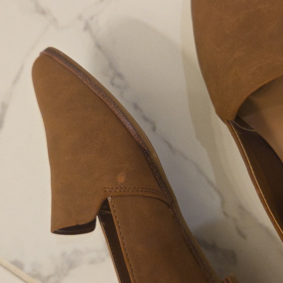 Aldo Women's Tan Flats - Picture 7 of 7